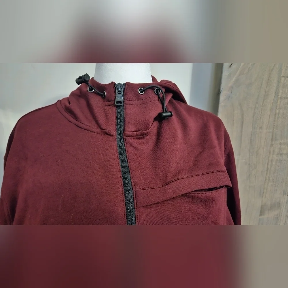 BANANA REPUBLIC Maroon moisture wicking hoodie. Size XL NWT